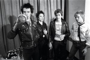 sid-vicious-ikon-punk-yang-menggetarkan-dunia-musik-tanpa-bisa-memainkan-bass